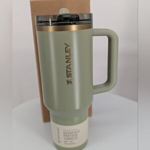 New STANLEY Quencher H2.0 Protour Tumbler cup 30 OZ Juniper green
